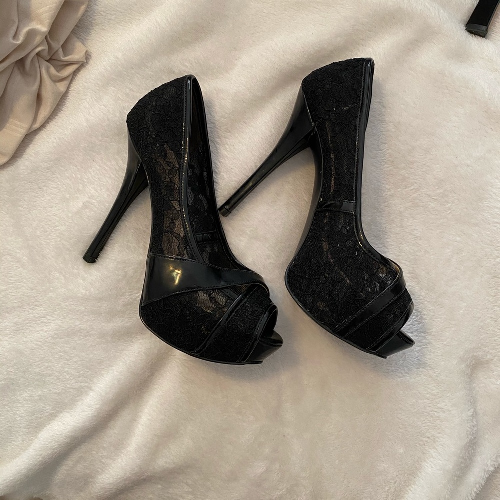 GUESS heels - Picture 2 of 3